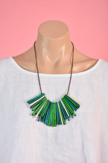 VGA222 - WOODEN FAN NECKLACE - GREEN
