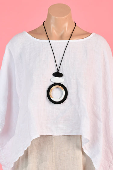 VGA444 - LONG WOODEN CIRCLE NECKLACE - BLACK/WHITE