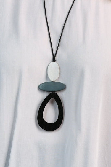 VGA888 - LONG WOODEN TEARDROP NECKLACE - BLACK/GREY